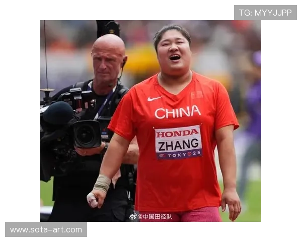 巩立姣张林茹表现出色顺利晋级女子铅球决赛为中国田径争光